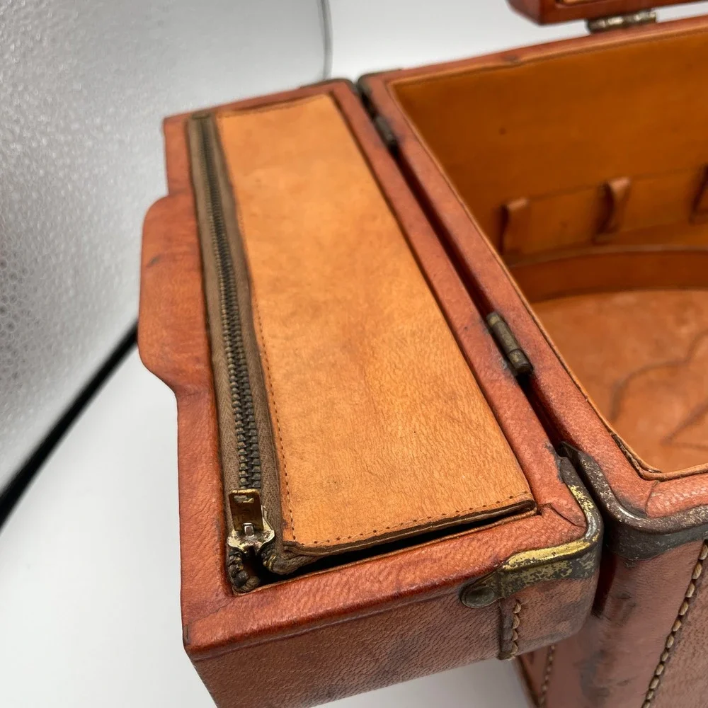 Artmex Tooled Leather Womens Vintage Train Case Vanity Jewelry Box READ